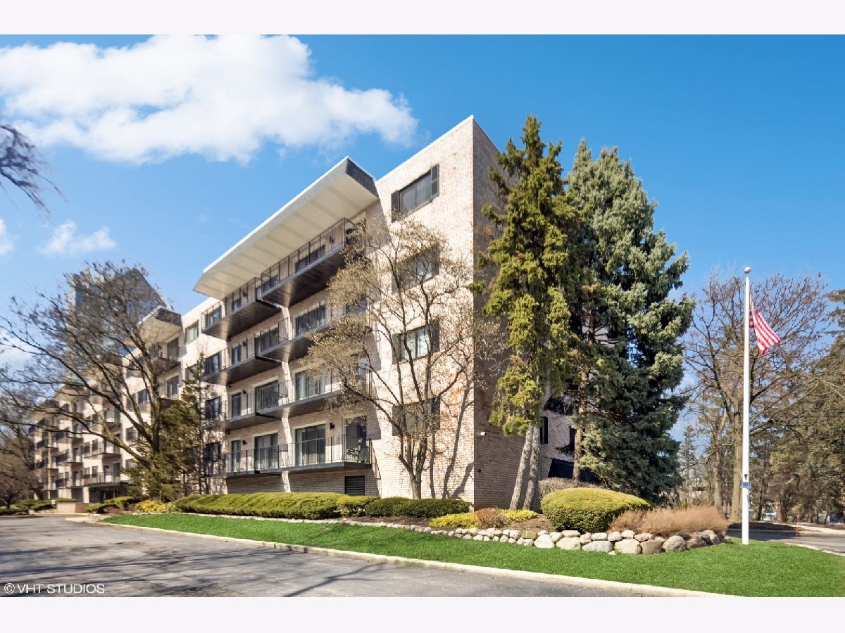 Condos & Townhomes Sold Oakbrook Terrace East Oakbrook Terrace Illinois, 1S150 Spring