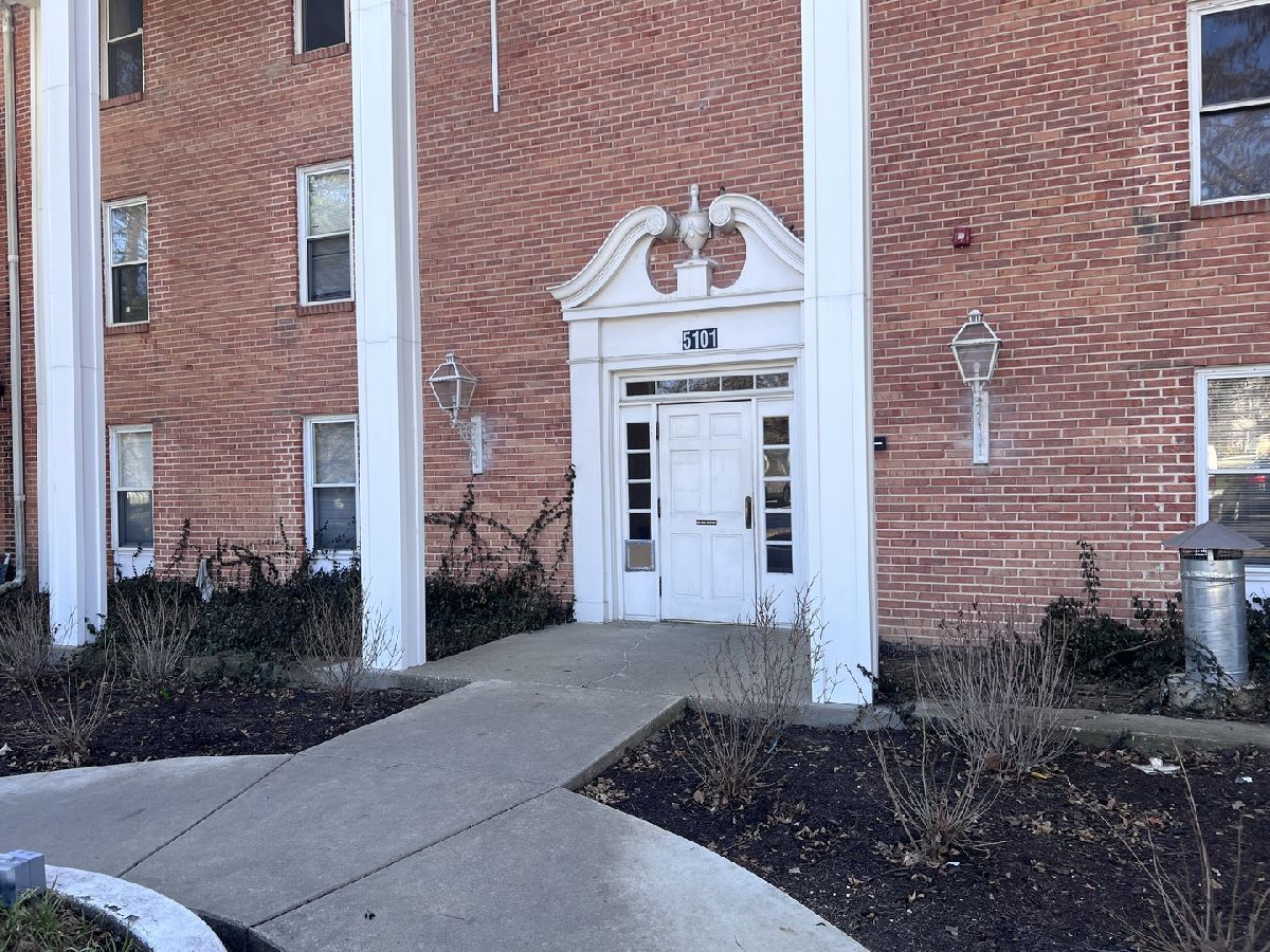 Condominiums Sold Carriage Way Rolling Meadows Illinois, 5101 Carriageway