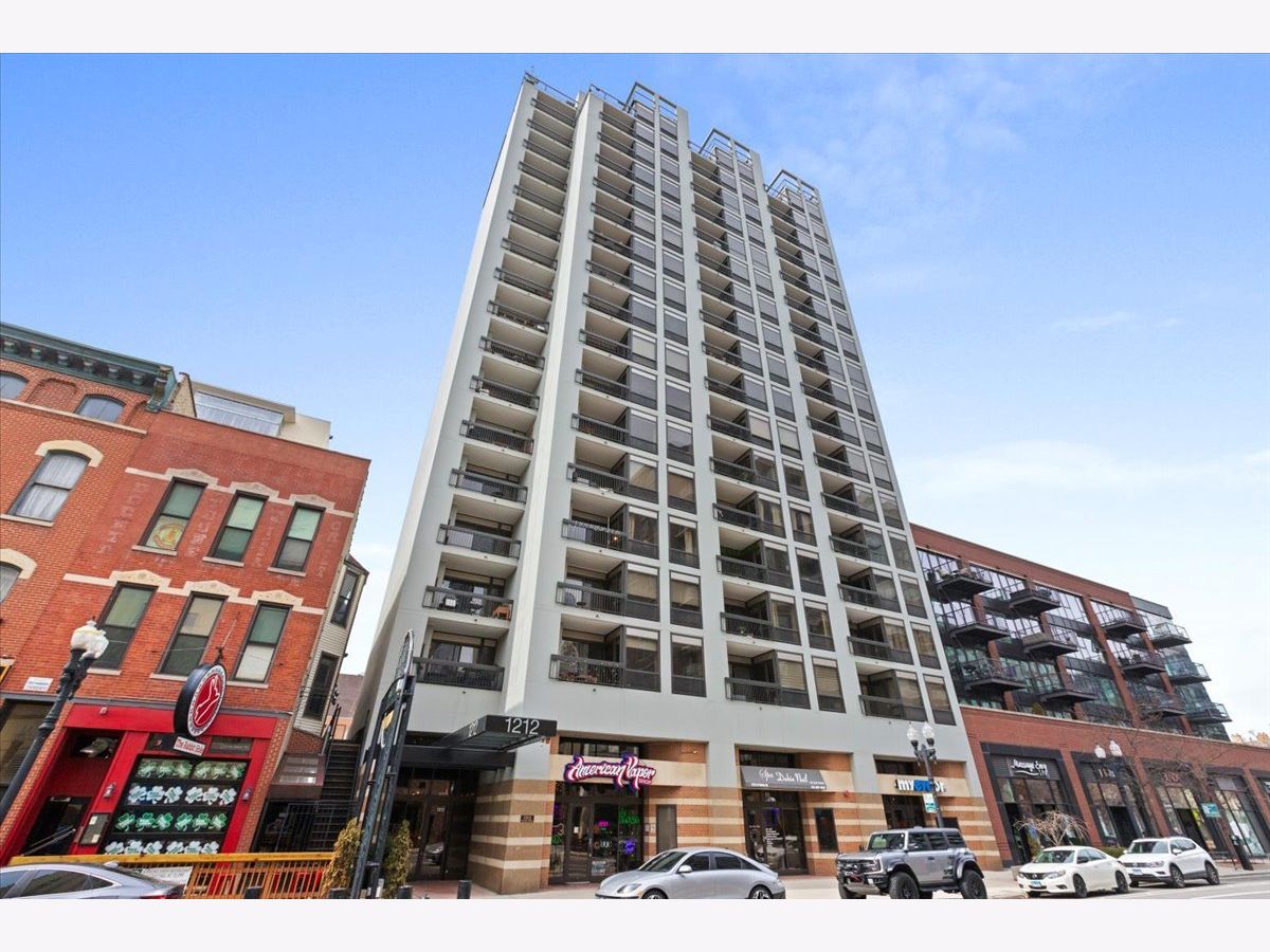 Condominiums Sold Neapolitan Chicago Illinois, 1212 Wells