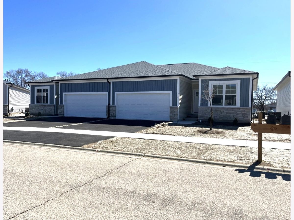 Townhomes & Homes Sold Deerpass Marengo Illinois, 950 Partridge