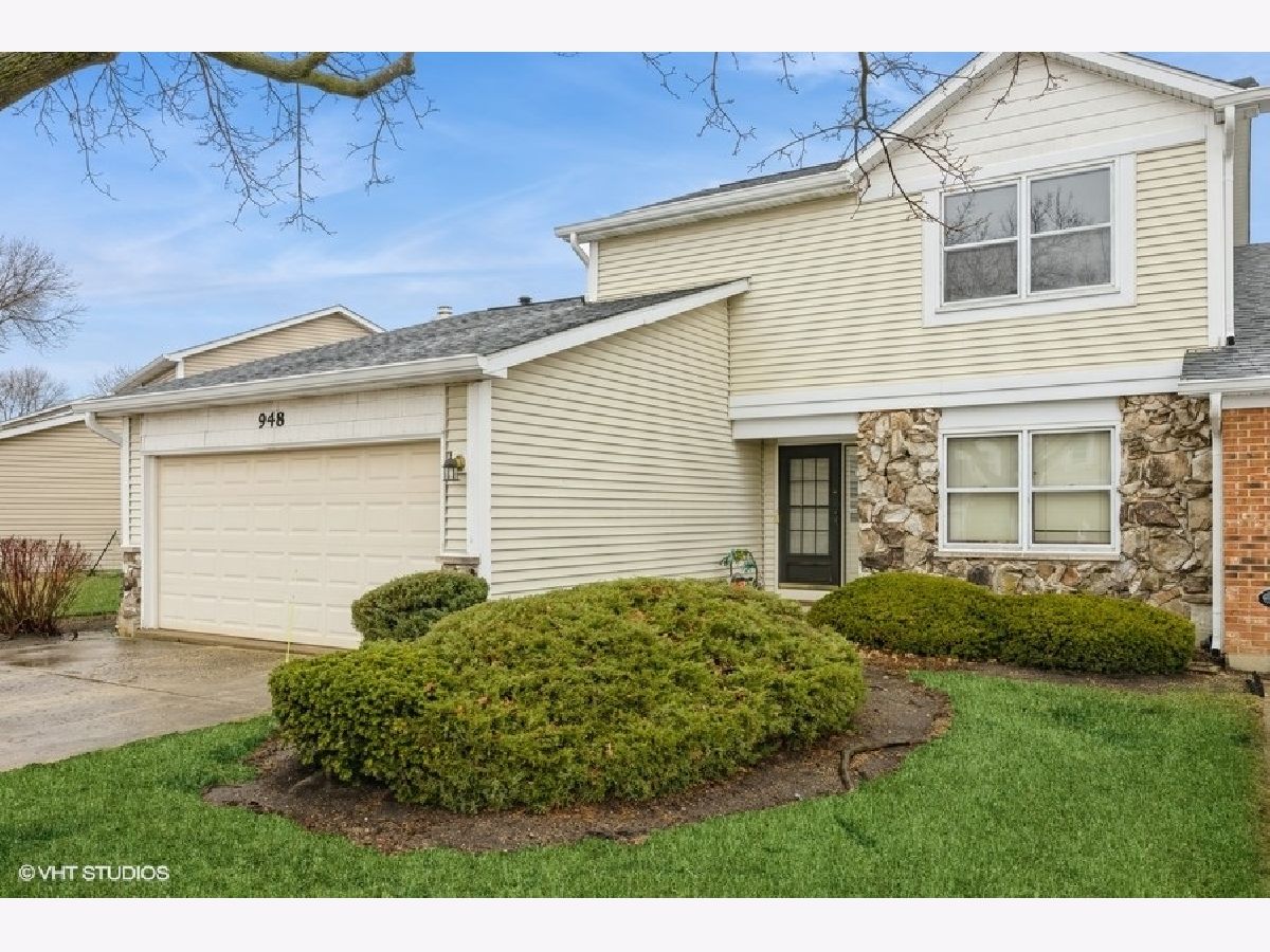 Townhomes Sold Colony Lake Schaumburg Illinois, 948 Fieldstone