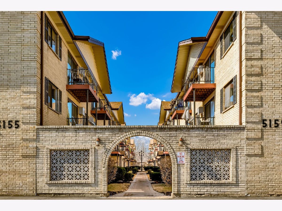 Condominiums Sold Forest Villa Chicago Illinois, 5159 East River