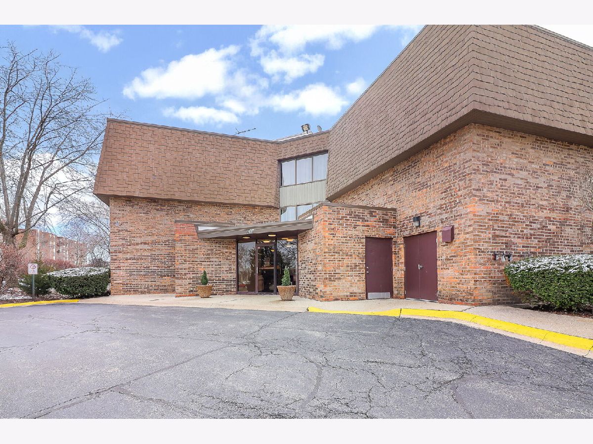 Condominiums Sold Cass Lake Village Westmont Illinois, 907 Williams