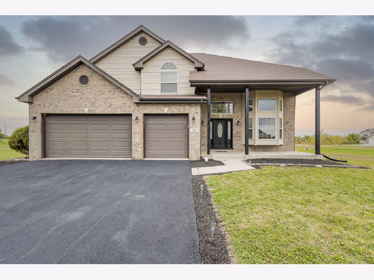 Homes Sold Las Fuentes Richton Park Illinois, 6256 Oxnard