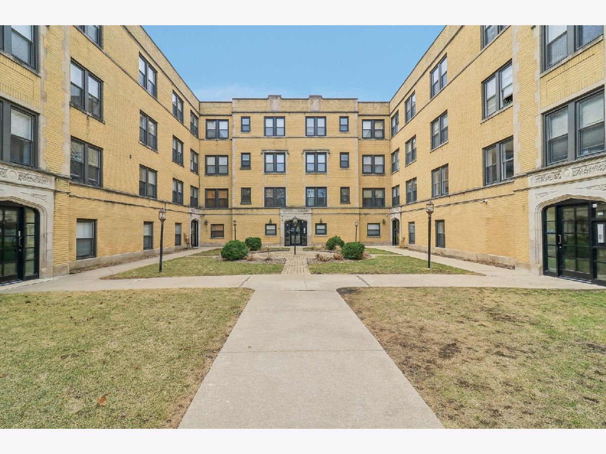 Condominiums Sold Avers Court Chicago Illinois, 5156 Avers