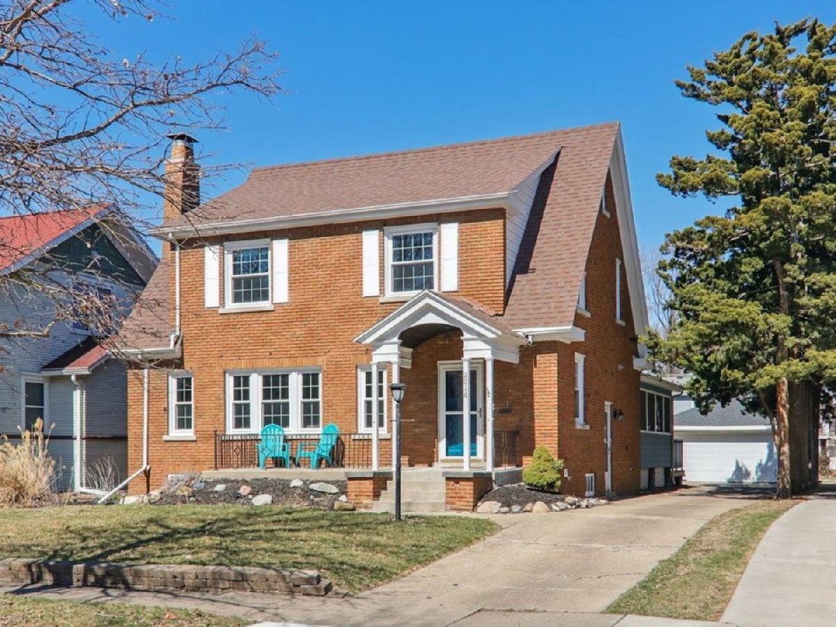 Homes & Condos & Townhomes Sold Founders Grove Bloomington Illinois, 2016 Taylor