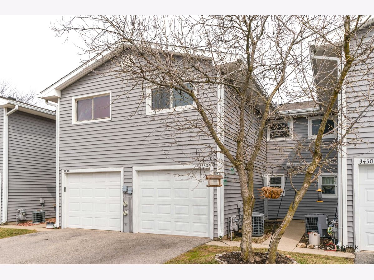 Townhomes & Condos Sold Woodland Hills Gurnee Illinois, 34307 Birch