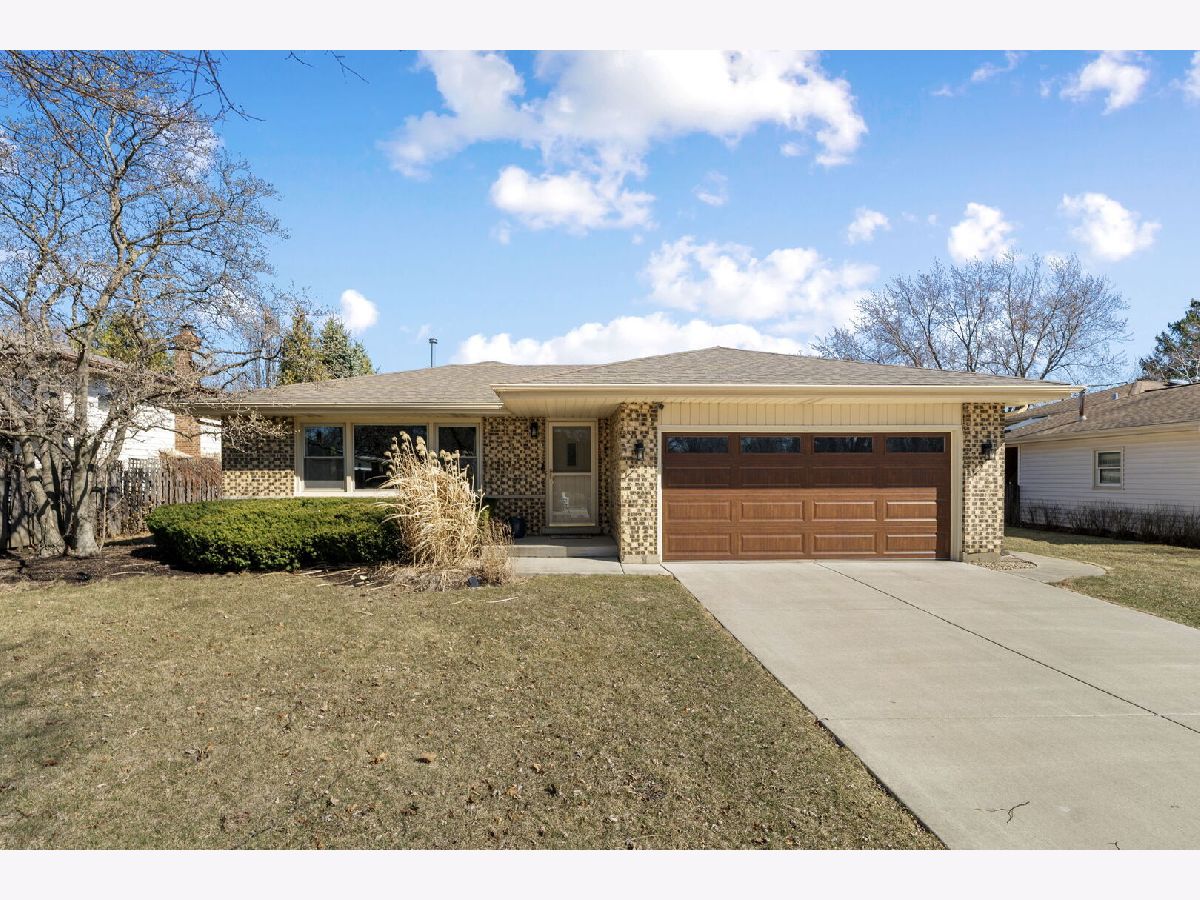 Homes Sold Tiburon Arlington Heights Illinois, 1833 Spring Ridge