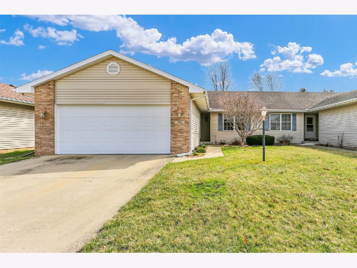 Condominiums & Homes Sold Turnberry Ridge Champaign Illinois, 906 Waters Edge