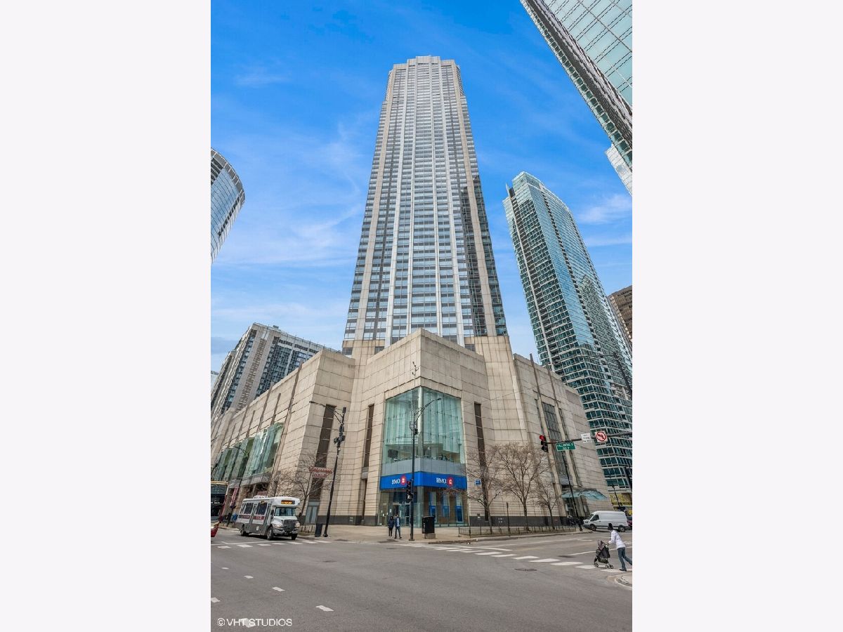Condos & Townhomes Sold Residences At River East Chicago Illinois, 512 Mcclurg