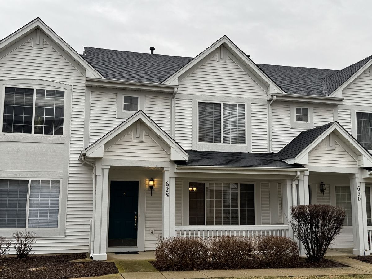 Townhomes Rented Lincoln Station Oswego Illinois, 628 Lincoln Station