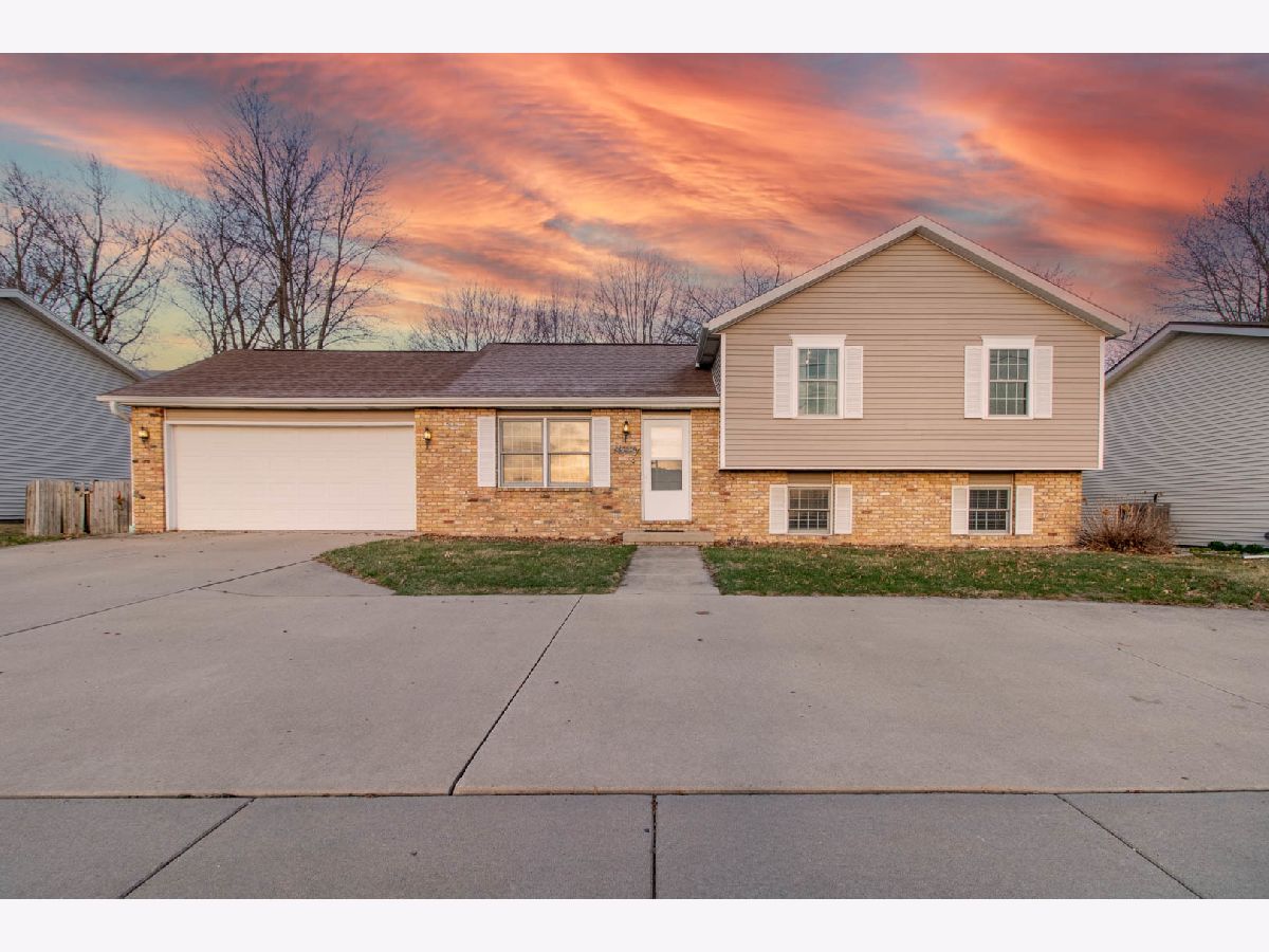 Homes & Condos & Townhomes Sold Eastmoor Bloomington Illinois, 1210 Airport
