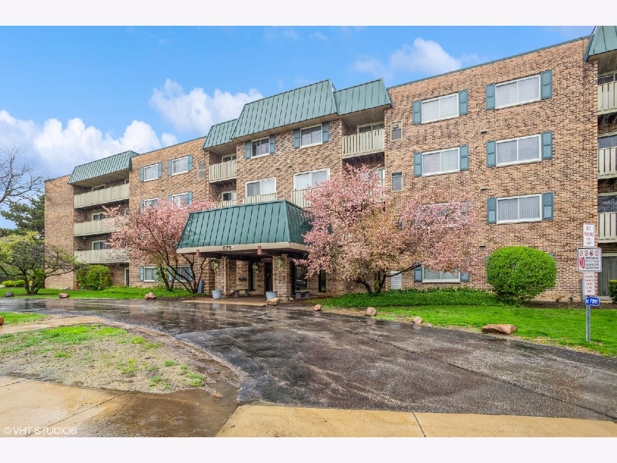 Condominiums Sold 12 Oaks Elk Grove Village Illinois, 675 Grove