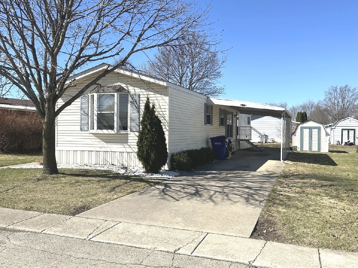 Subdivision Sold Southmoore Estates Dekalb Illinois, 827 Pembrooke