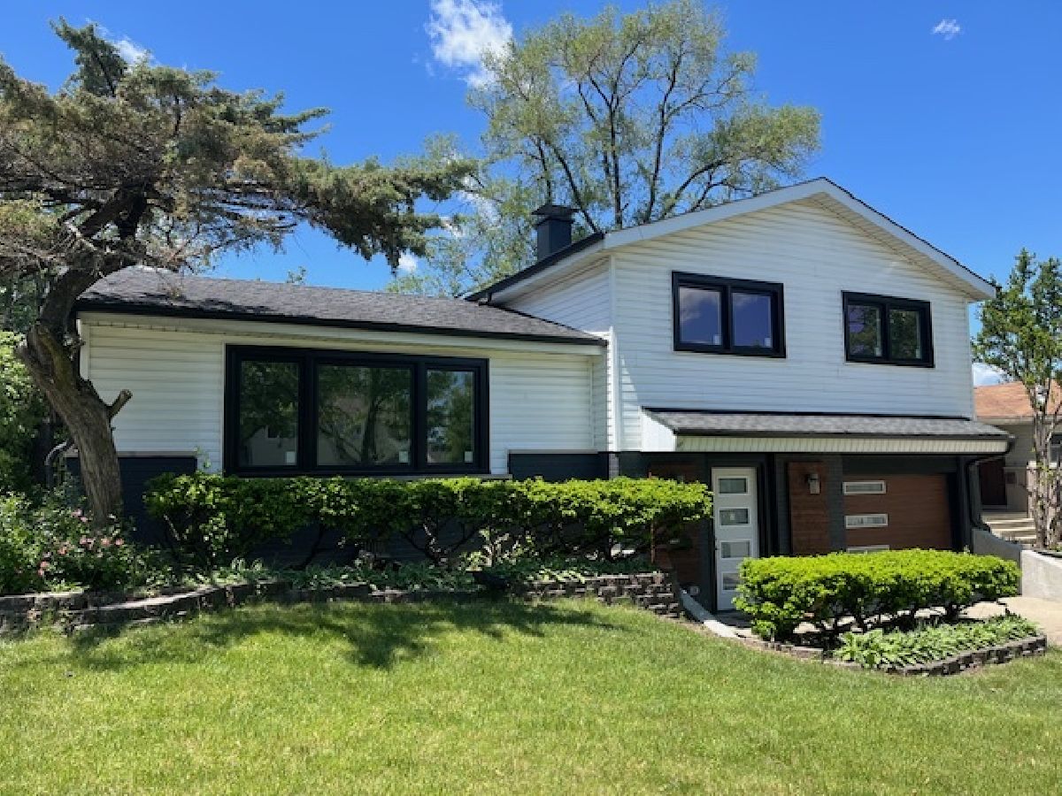  Sold Hickory Hills Illinois, 8944 Maple