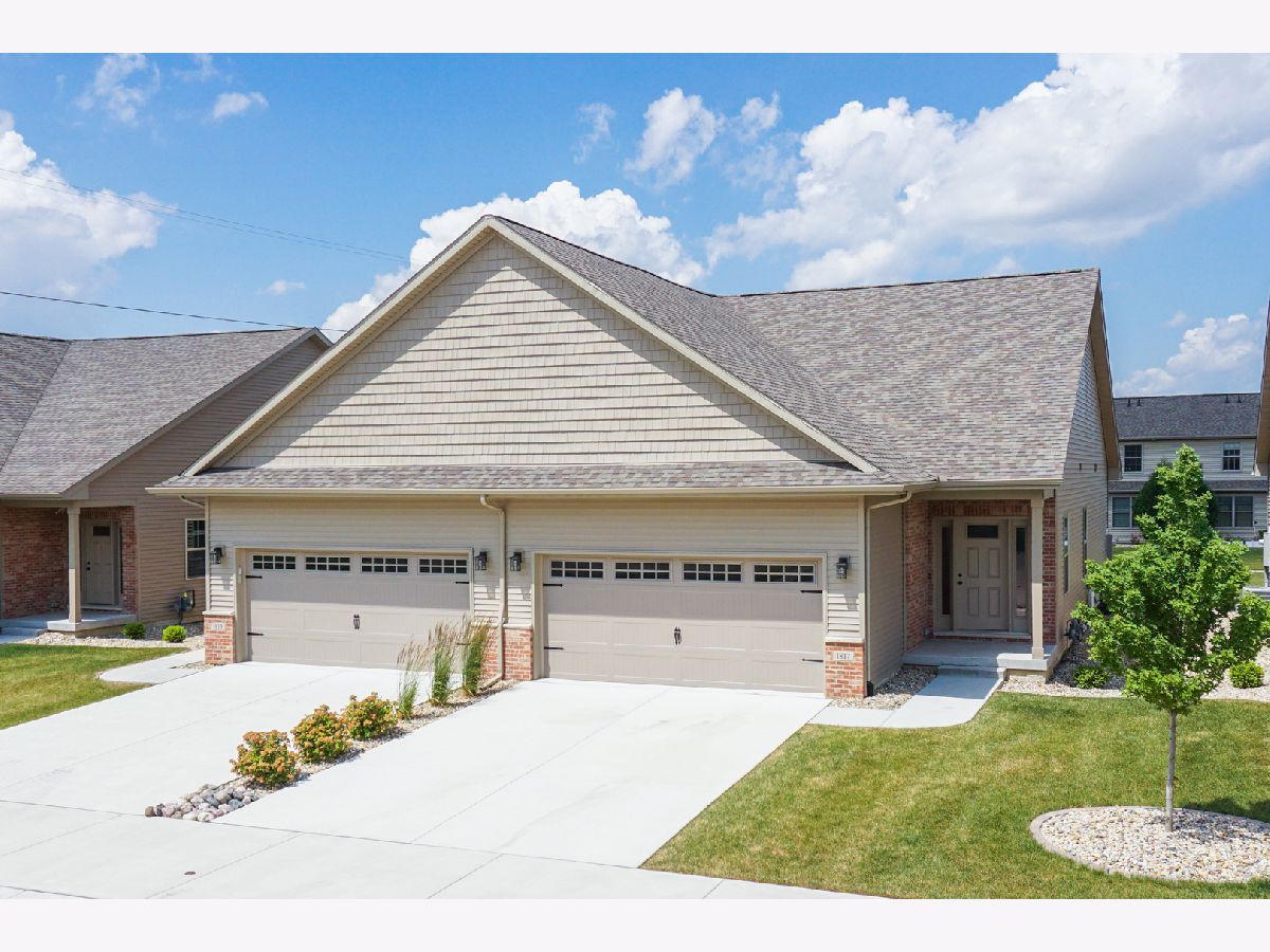 Condos & Townhomes & Homes Sold Dunraven Bloomington Illinois, 1817 Glenbridge