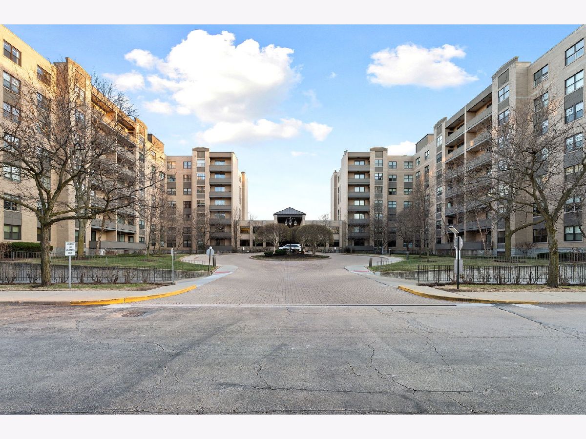 Condominiums Sold Barclay Place Lincolnwood Illinois, 4545 Touhy