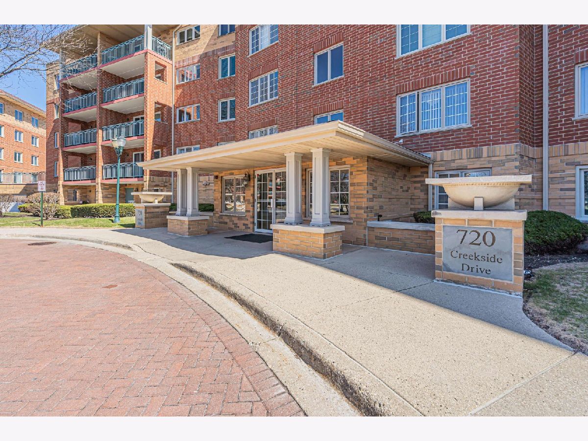 Condominiums Sold Creekside Mount Prospect Illinois, 720 Creekside