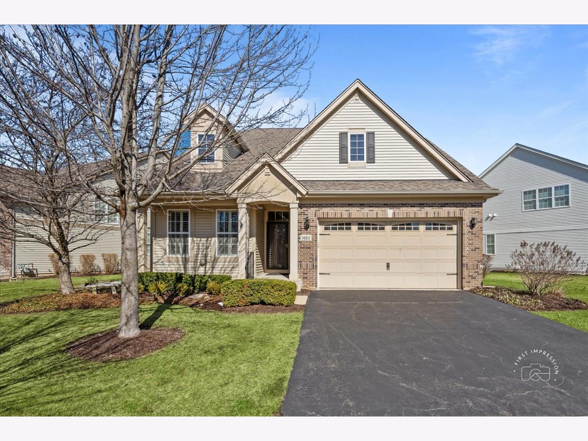 Townhomes & Condos & Homes Sold Stonegate West Aurora Illinois, 1682 Havenshire