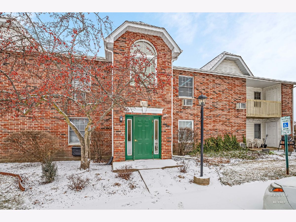 Condominiums Sold Country Club Manor Woodstock Illinois, 421 Leah