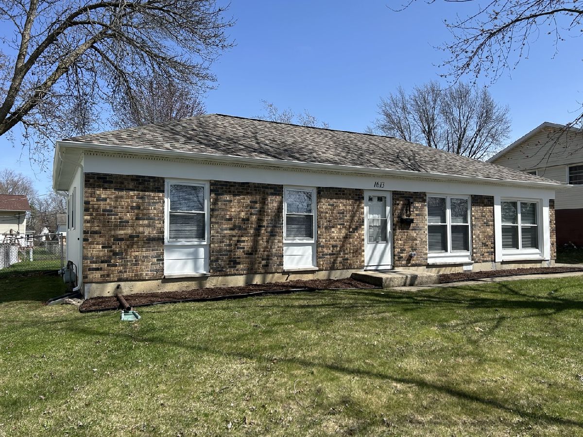 Homes & Townhomes Sold Woodland Heights Streamwood Illinois, 1613 Moore