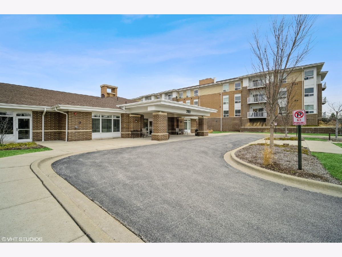 Condos & Townhomes For Sale The Lodge Of Northbrook Northbrook Illinois, 2150 Founders Drive