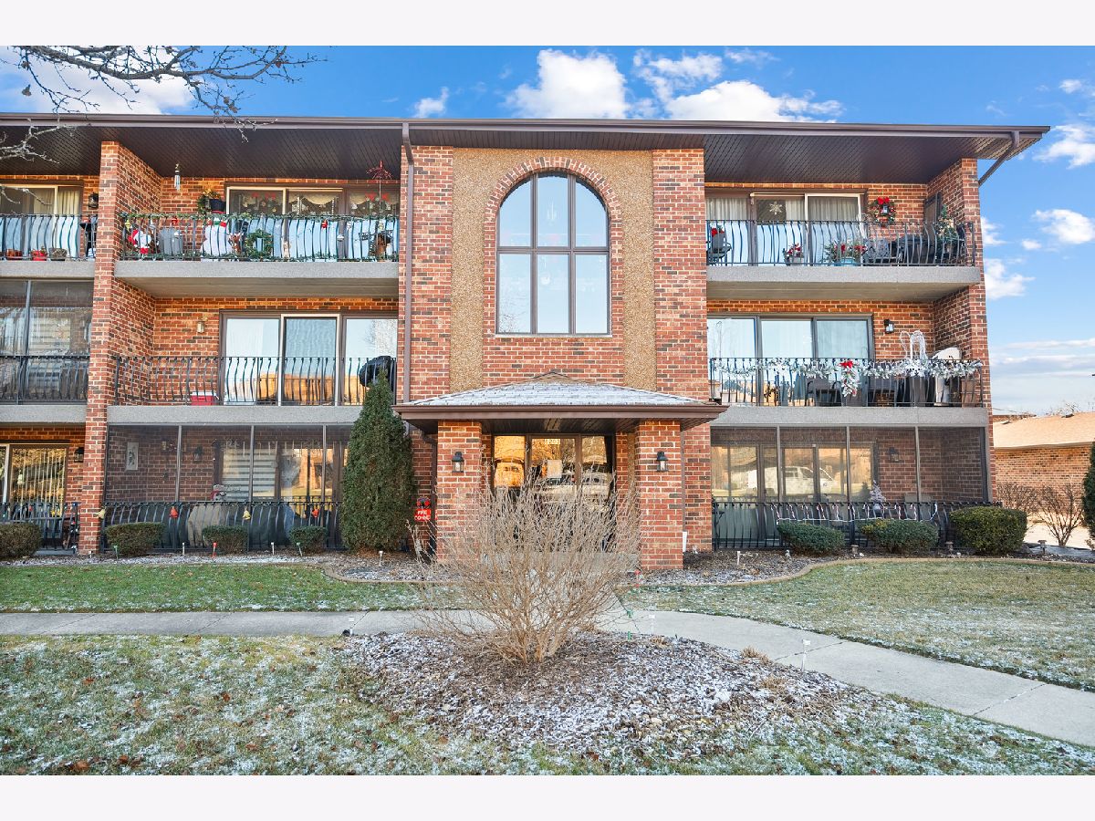 Condominiums Sold Heritage Creek Palos Hills Illinois, 8203 Cobblestone