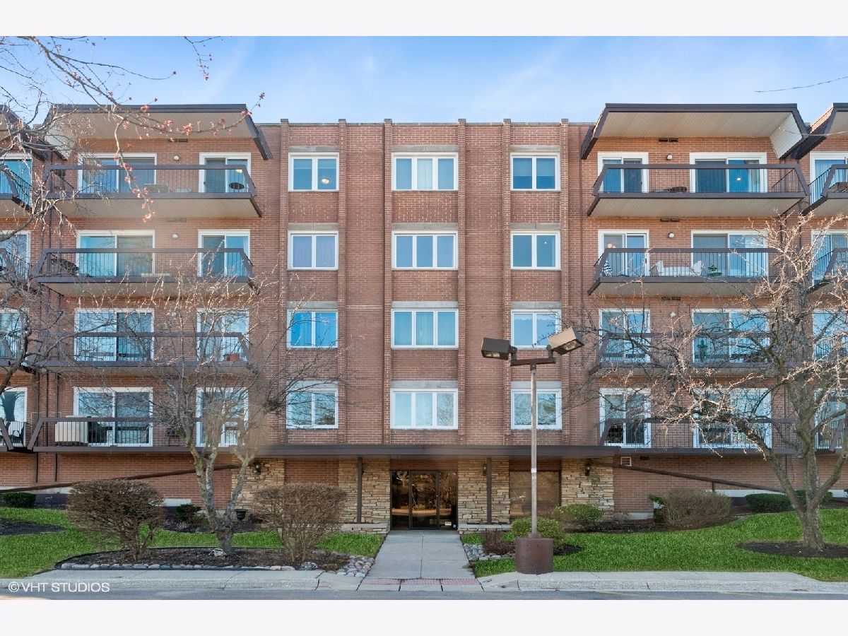 Condominiums Sold Washington Courte Niles Illinois, 8101 Courte