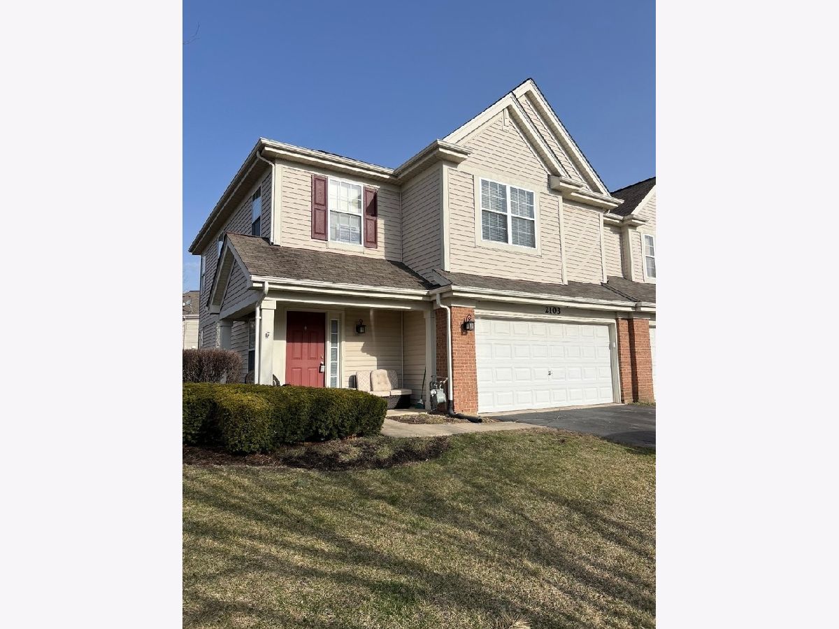 Townhomes & Condos Sold Coventry Lake In The Hills Illinois, 2103 Daybreak