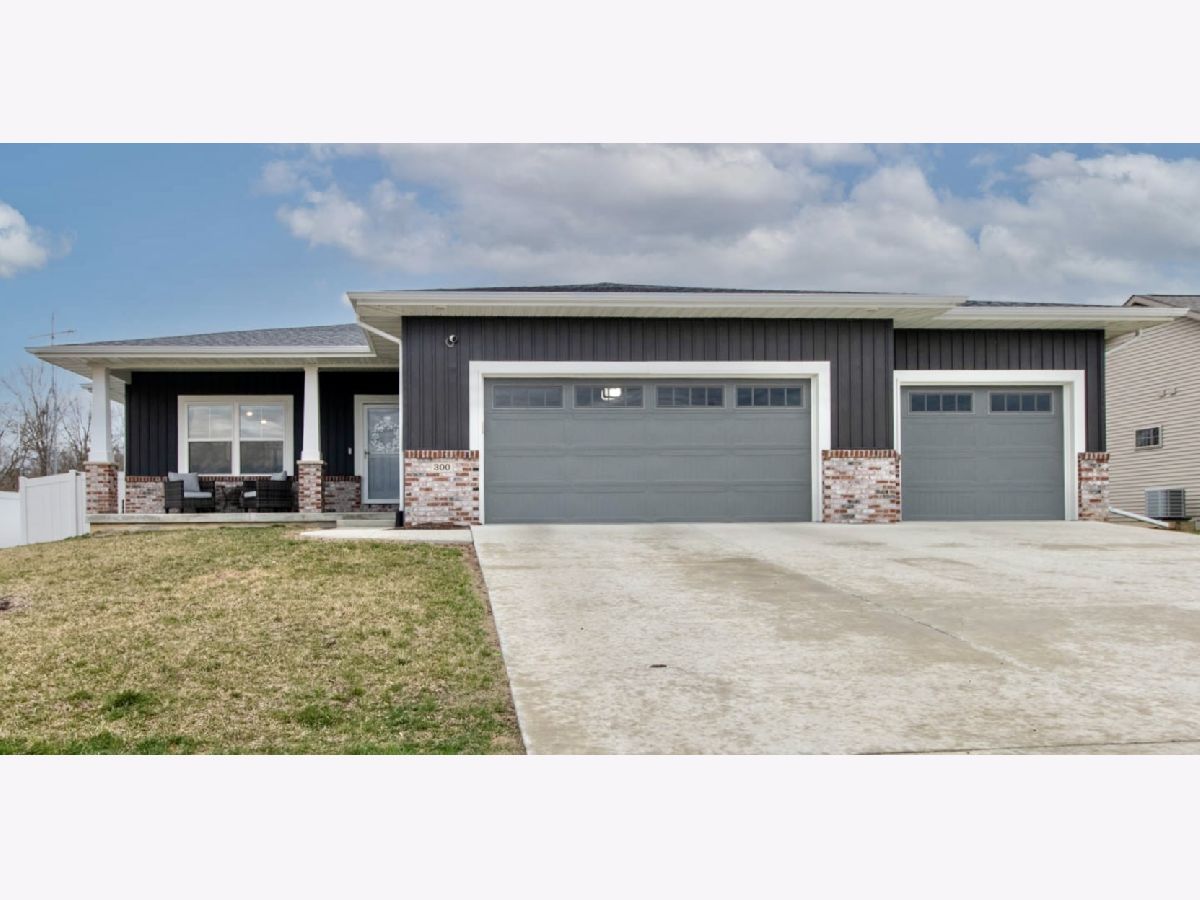  Sold Downs Illinois, 300 Raef