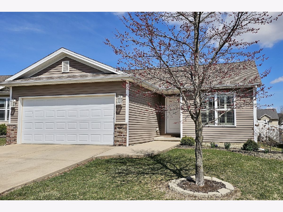 Homes & Condos & Townhomes Sold Fox Creek Village Bloomington Illinois, 7 Barclay