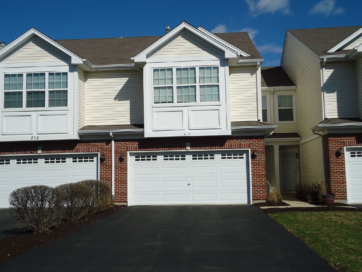 Townhomes & Condos Rented Creekside Romeoville Illinois, 215 Alder Creek