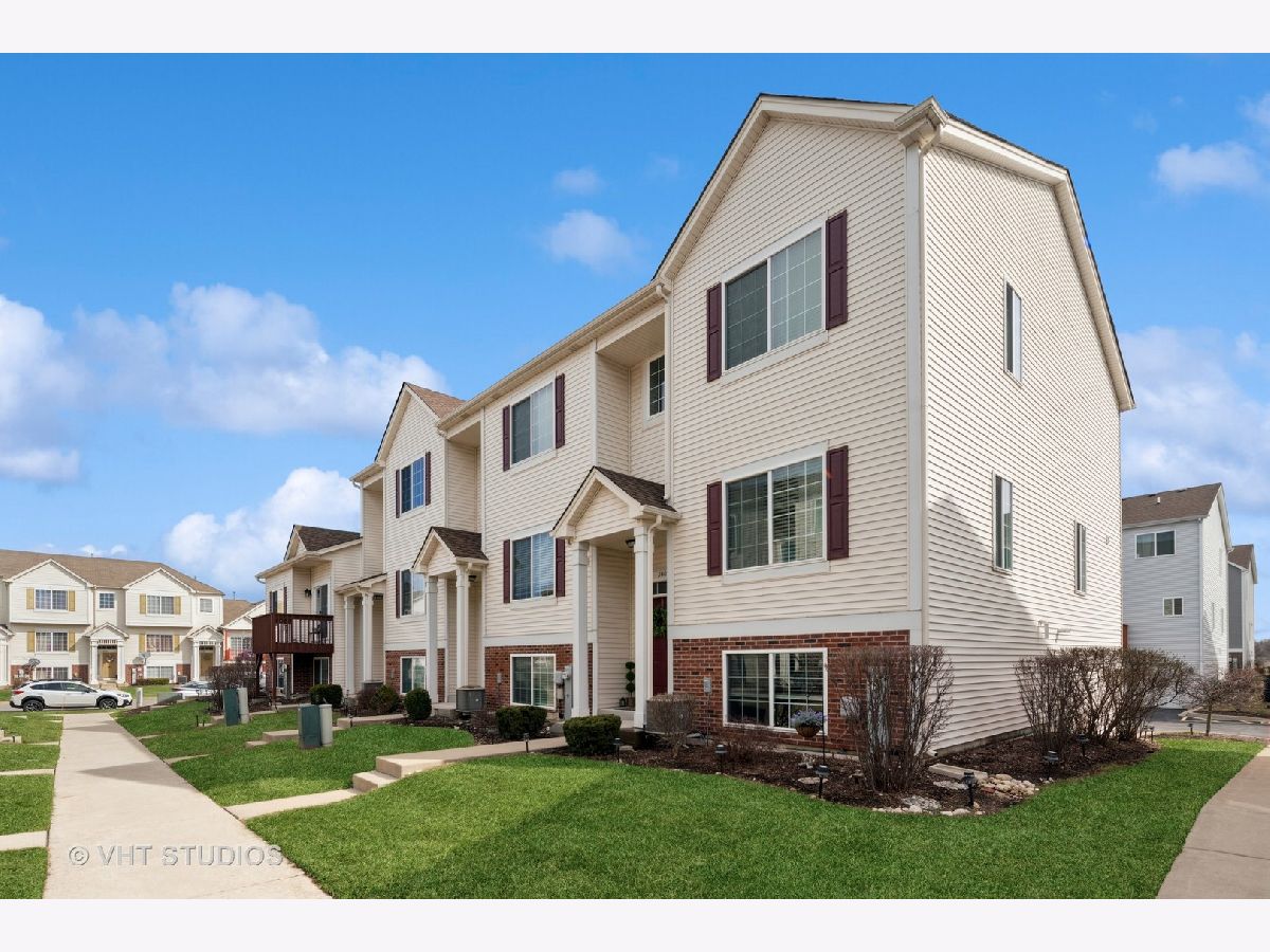 Townhomes & Homes Sold Fieldstone Place Montgomery Illinois, 1407 Manning