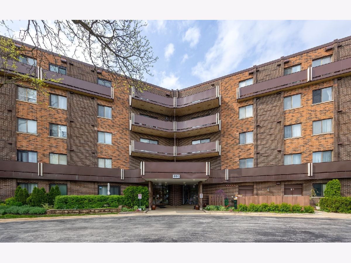 Condominiums For Sale Village On The Lake Elk Grove Village Illinois, 850 Wellington Avenue