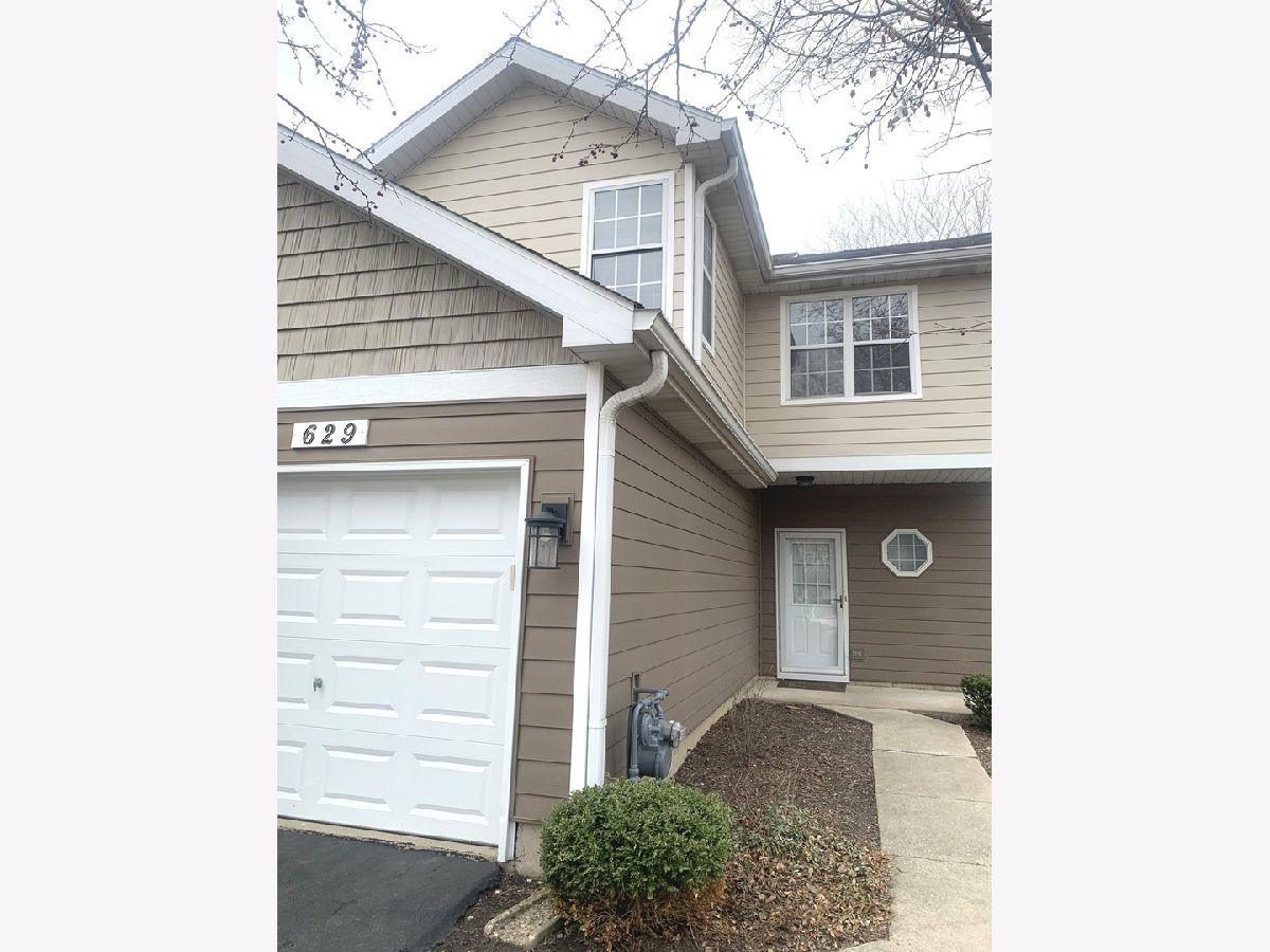 Townhomes Rented Woodhaven Mundelein Illinois, 629 Woodhaven