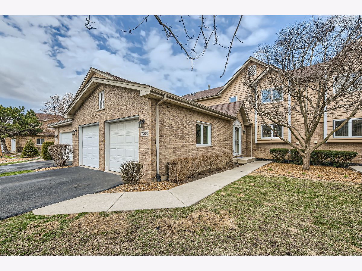 Homes & Townhomes & Condos Sold Brookside Glen Tinley Park Illinois, 7708 Richardson