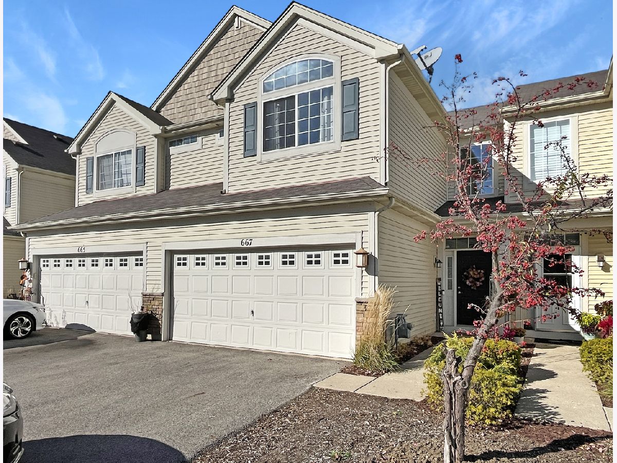 Townhomes & Homes Sold Emerald Bay Round Lake Illinois, 667 Jade