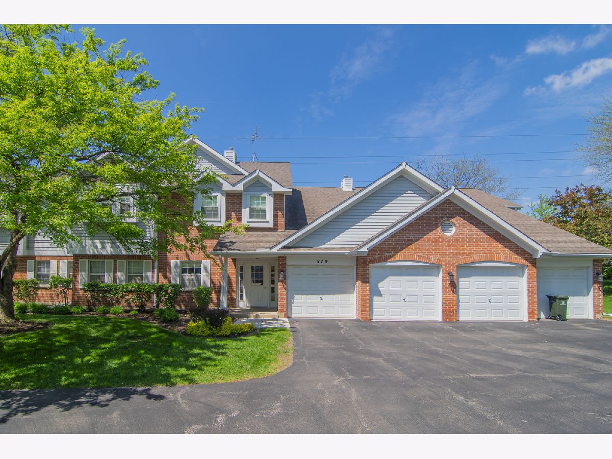 Condos & Townhomes Sold Brookdale Manor Naperville Illinois, 879 Pas