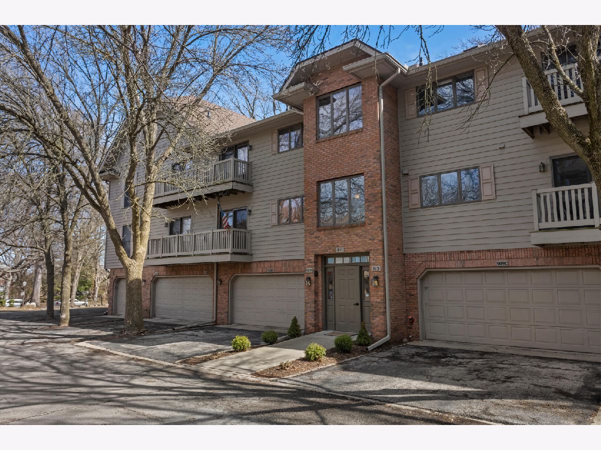 Condominiums & Homes Sold Cheshire Estates Champaign Illinois, 909 Cheshire