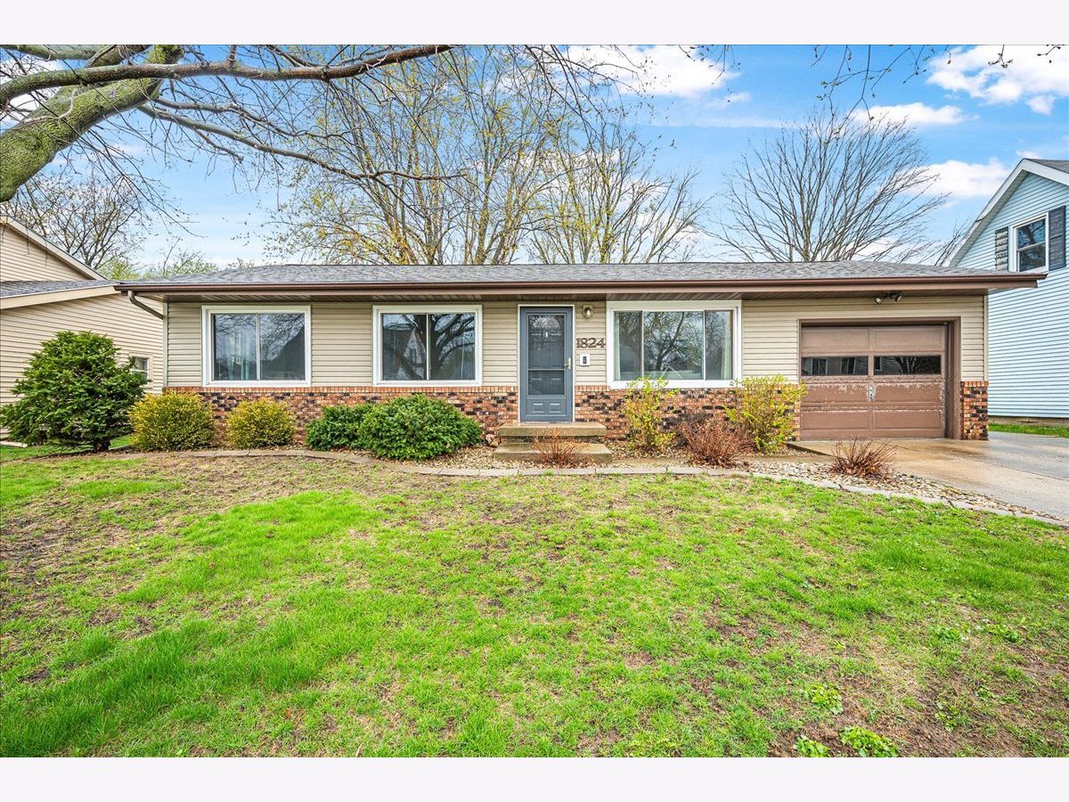 Homes Sold Greenbriar Normal Illinois, 1824 Johnson