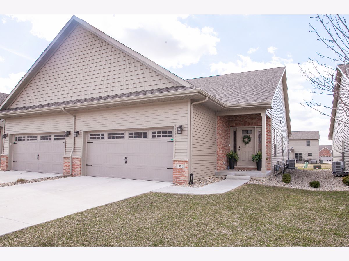 Condos & Townhomes & Homes For Sale Dunraven Bloomington Illinois, 1805 Glenbridge Road
