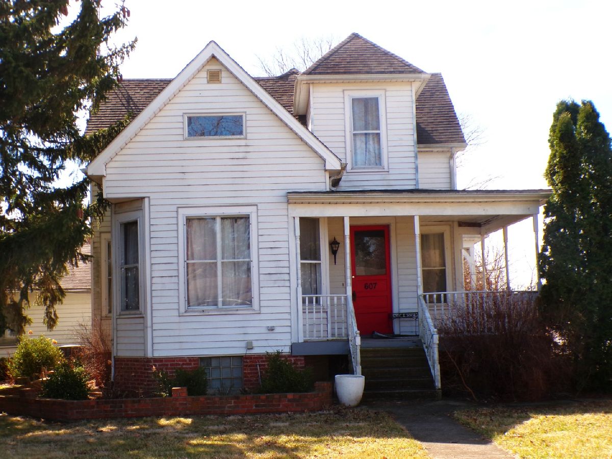  Sold Downs Illinois, 607 Washington
