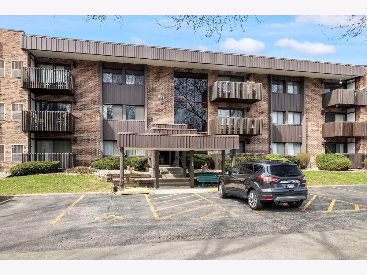 Condominiums Sold Woodlawn Terrace Joliet Illinois, 1423 Woodbridge