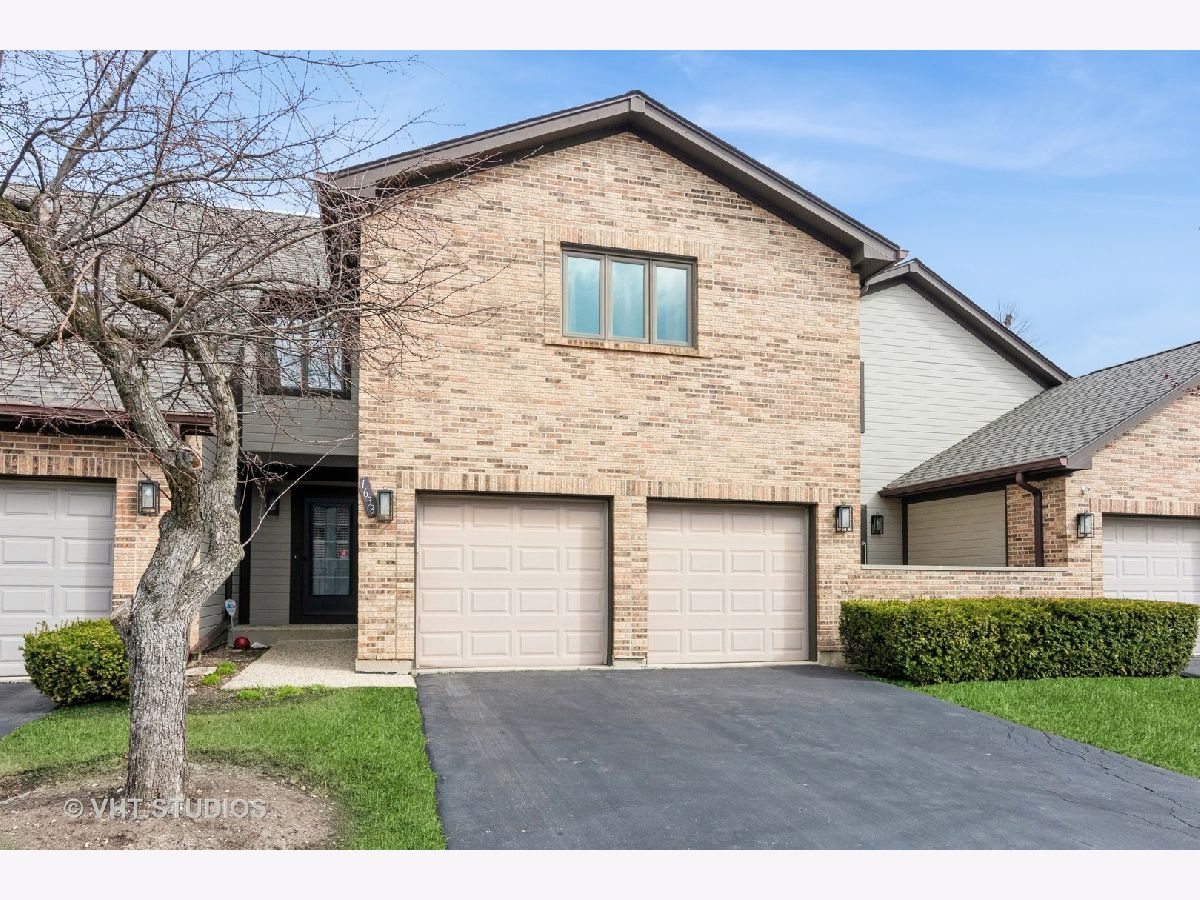 Townhomes Sold Poplar Creek Hoffman Estates Illinois, 1633 Pebble Beach