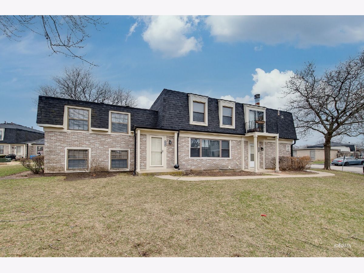 Townhomes & Condos Sold Inverrary West Palatine Illinois, 2122 Ginger