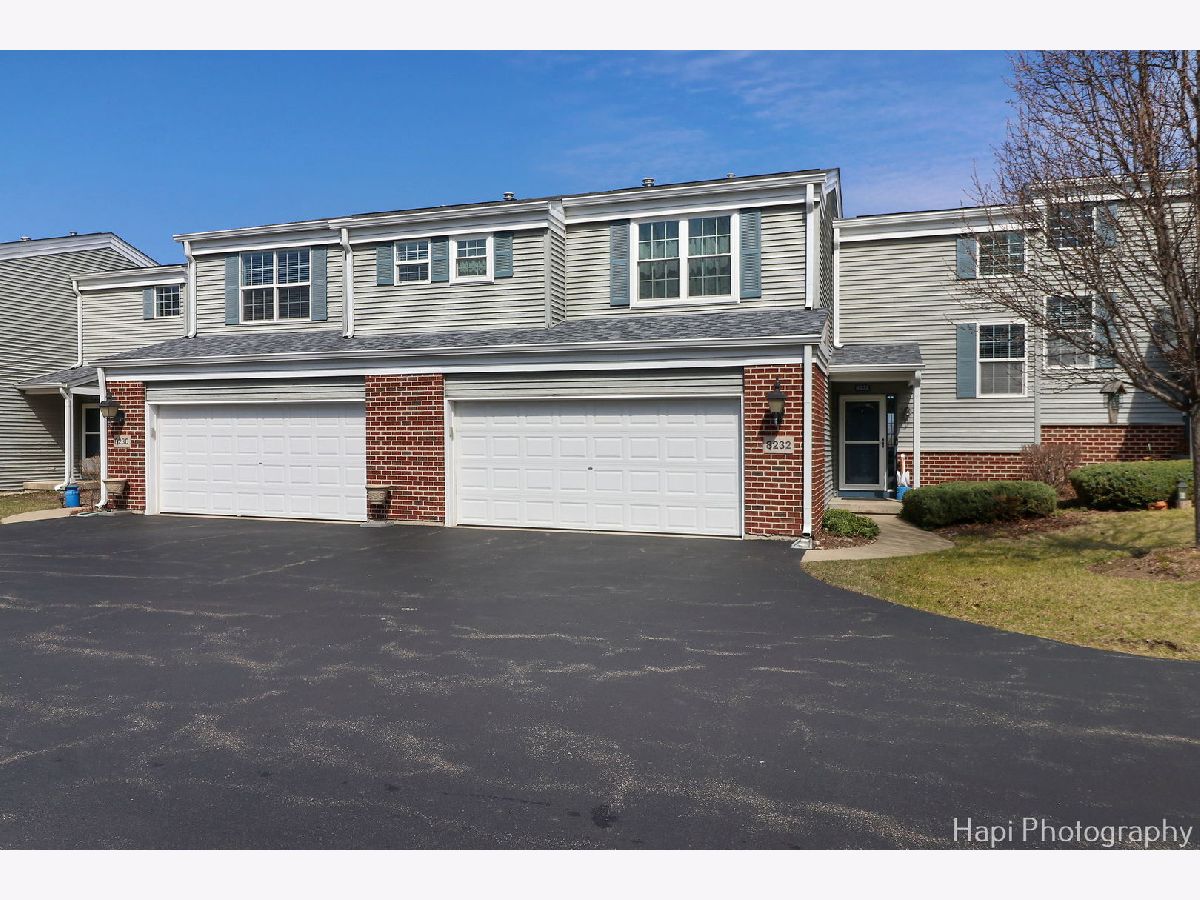 Townhomes & Condos Sold Reva Bay Fox Lake Illinois, 8232 Goldenrod