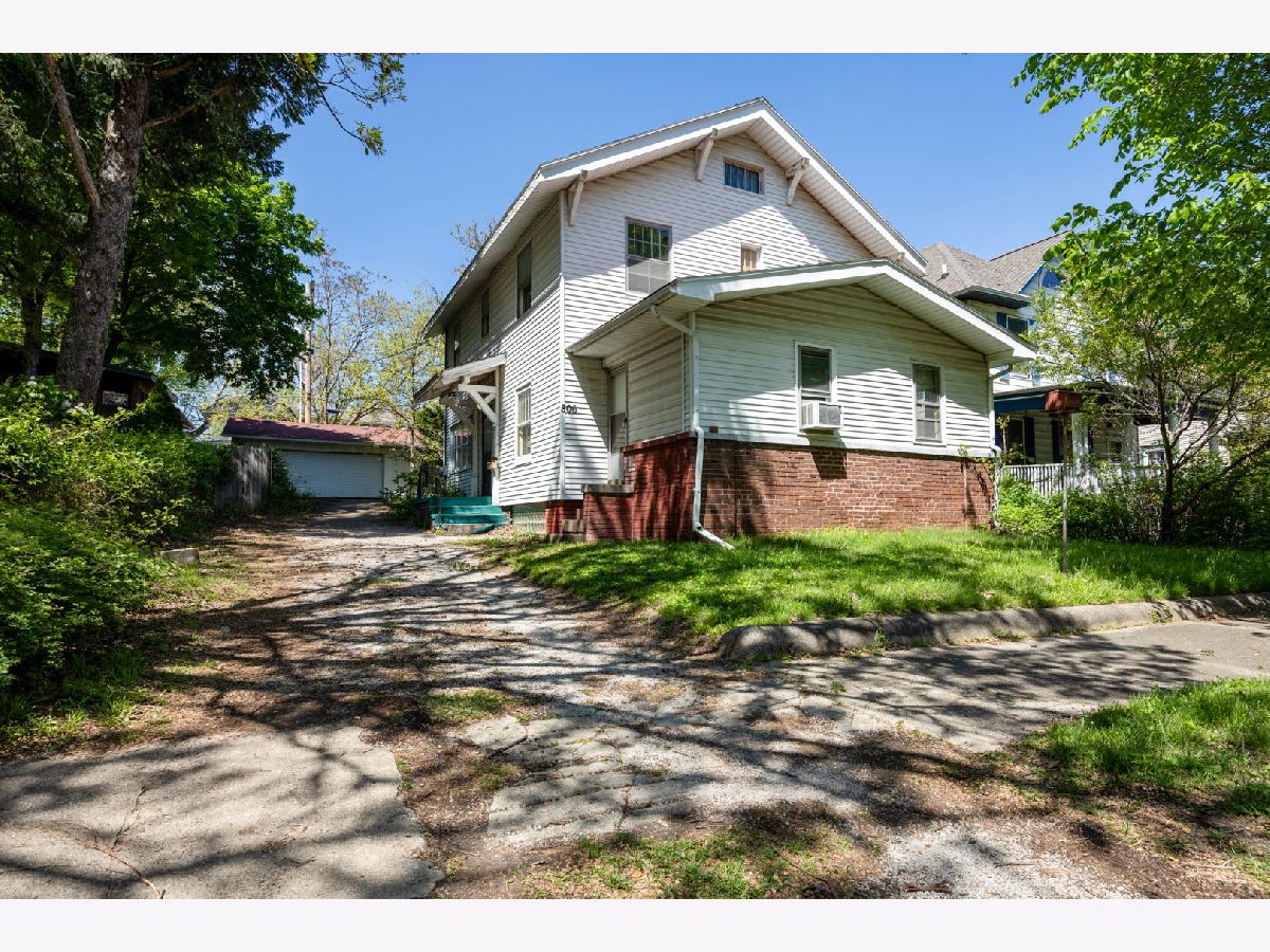 Homes & Condos & Townhomes Sold Dimmitts Grove Bloomington Illinois, 806 Olive