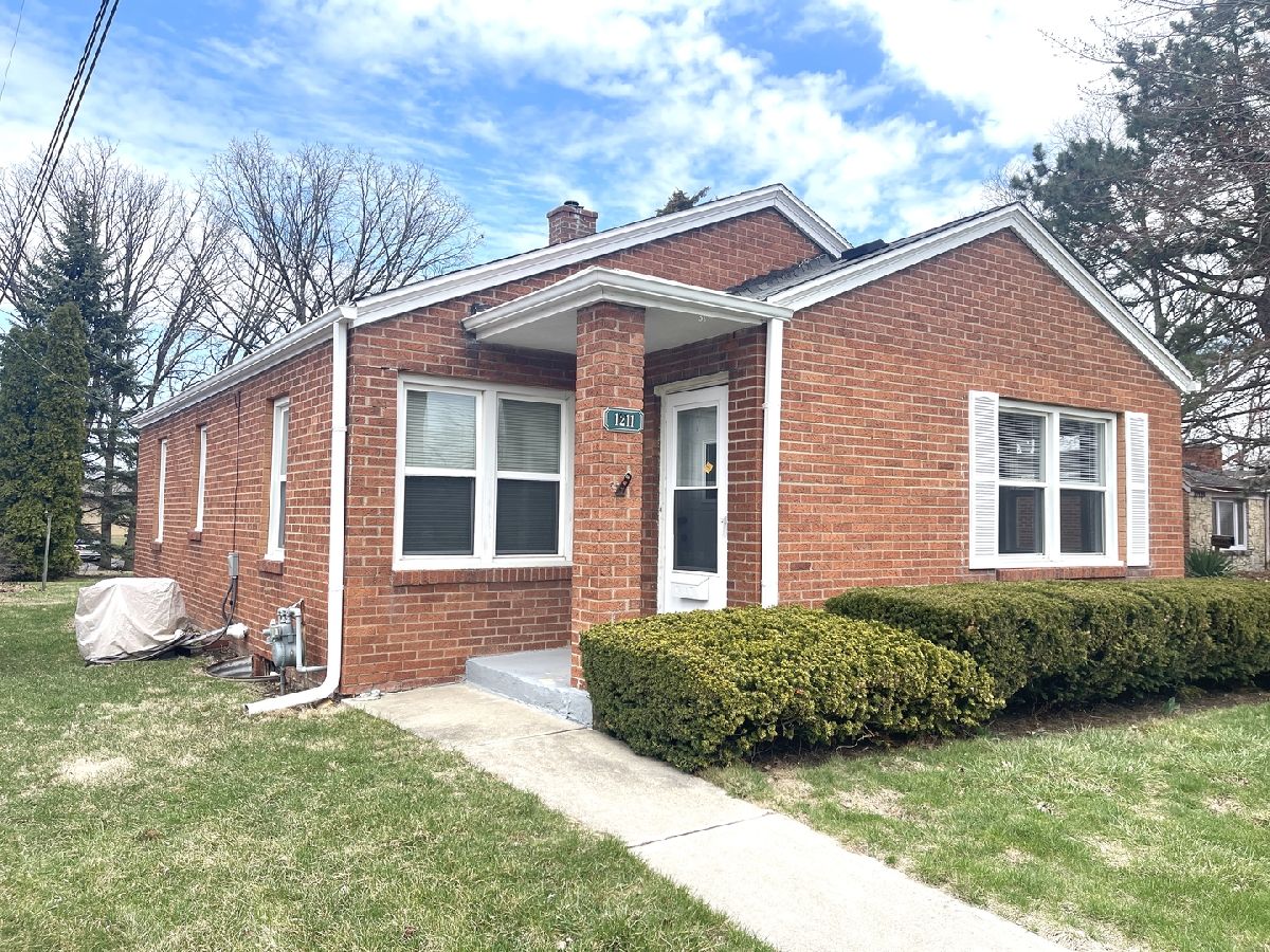  Rented Peru Illinois, 1211 15th