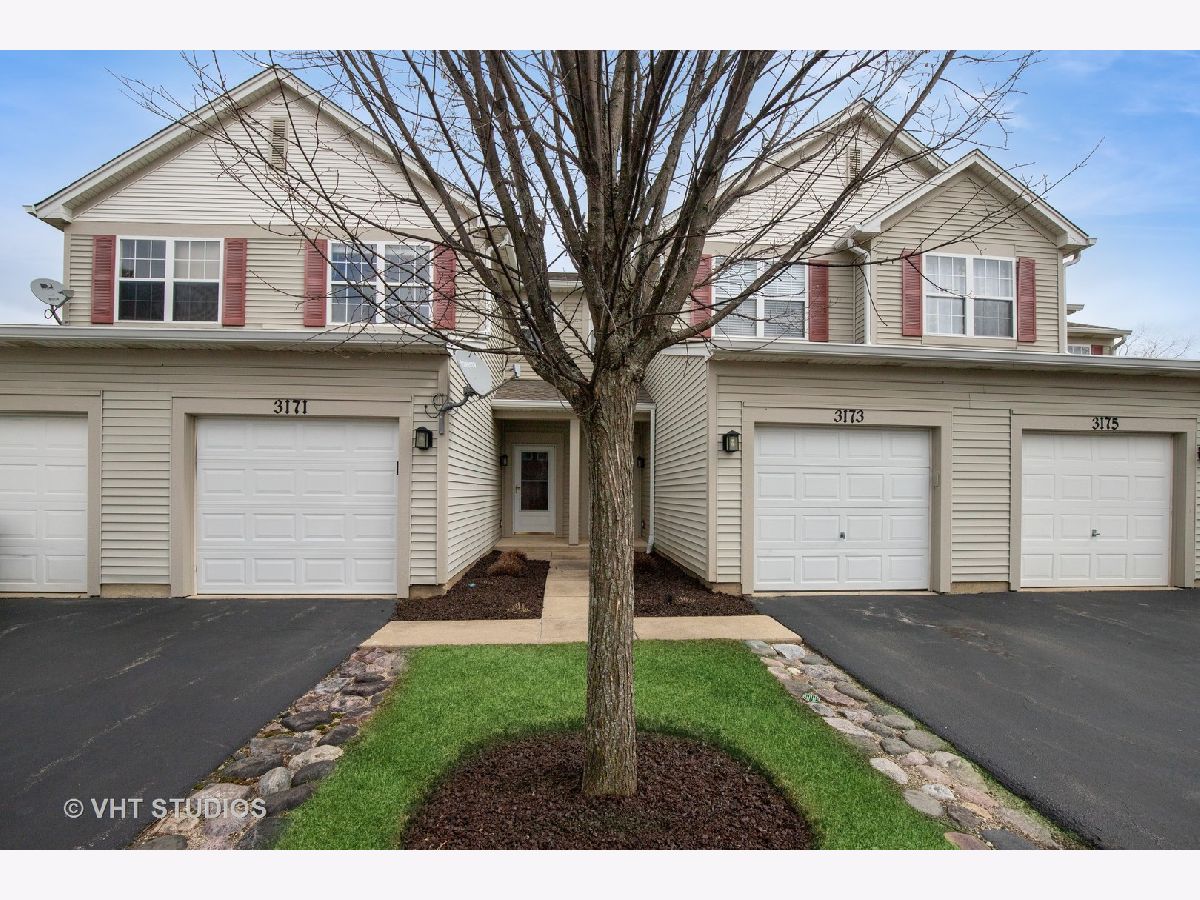 Townhomes & Condos Sold Falling Waters Lindenhurst Illinois, 3171 Falling Waters