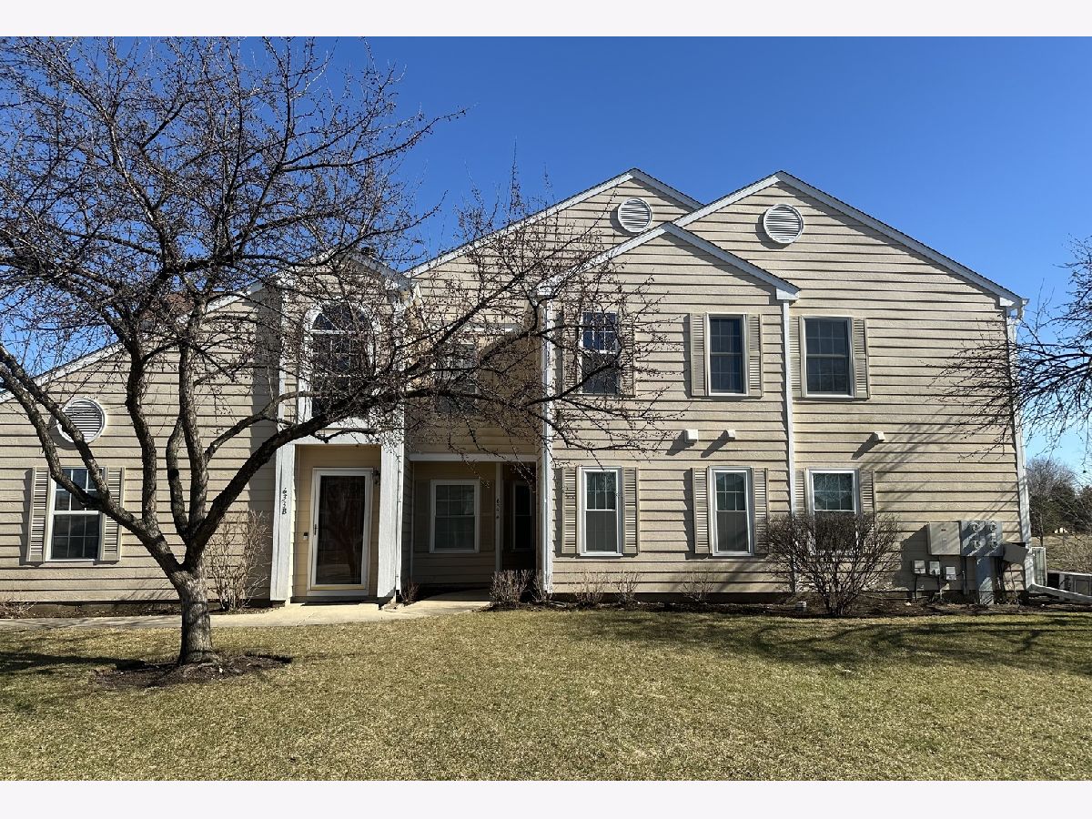 Townhomes & Condos & Homes Rented Manors Of Oak Knoll Streamwood Illinois, 633 Streamwood